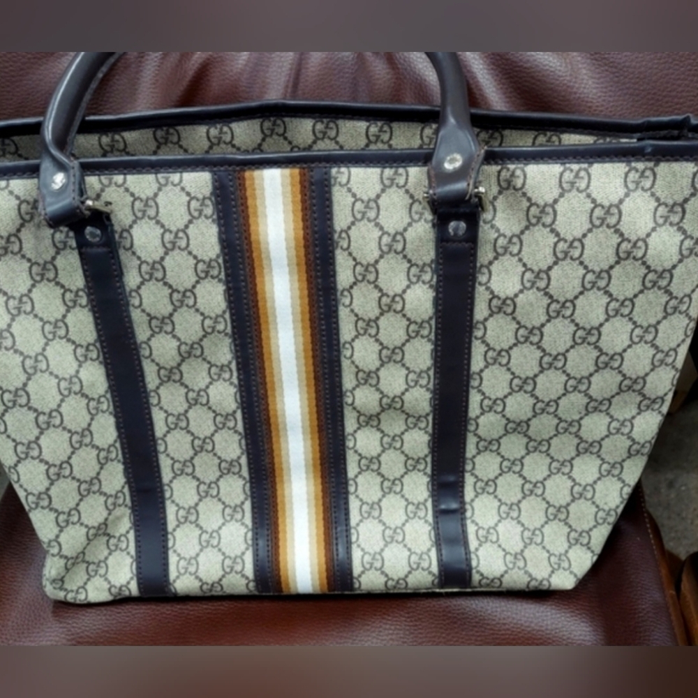 Gucci Shoulder Tote Black and Cream